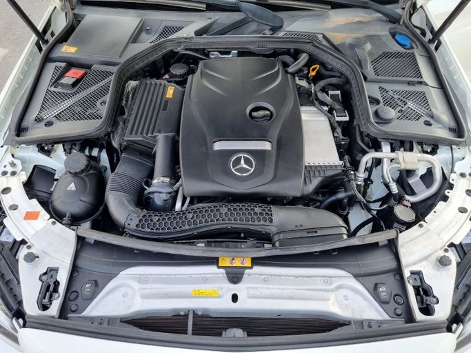 Подержанный Mercedes-Benz C-Class 200 IV (W205), 2.0 л, 2016 в Дубае от Saeed Auto Белый цвет. Японская | AUTO.AE