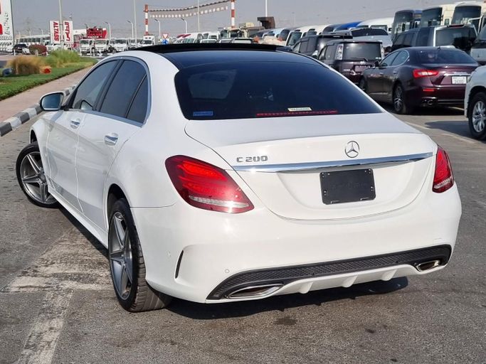 Подержанный Mercedes-Benz C-Class 200 IV (W205), 2.0 л, 2016 в Дубае от Saeed Auto Белый цвет. Японская | AUTO.AE