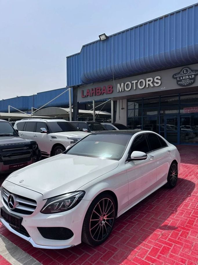 Подержанный Mercedes-Benz C-Class 200 IV (W205), 2.0 л, 2016 в Дубае от Lahbab Motors Белый цвет. GCC | AUTO.AE