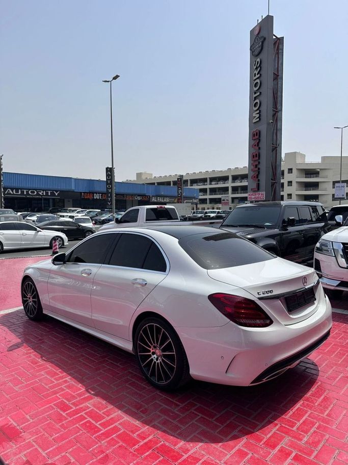Подержанный Mercedes-Benz C-Class 200 IV (W205), 2.0 л, 2016 в Дубае от Lahbab Motors Белый цвет. GCC | AUTO.AE