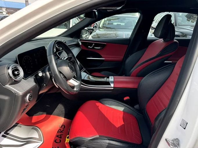 Подержанный Mercedes-Benz C-Class 200 V (W206), 1.5 л, 2023 в Дубае от Nice Cars Motos Белый цвет. GCC | AUTO.AE
