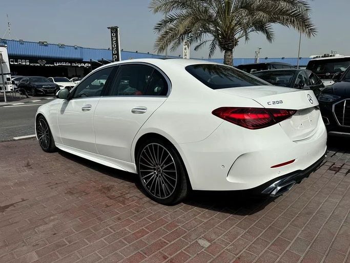 Подержанный Mercedes-Benz C-Class 200 V (W206), 1.5 л, 2023 в Дубае от Nice Cars Motos Белый цвет. GCC | AUTO.AE