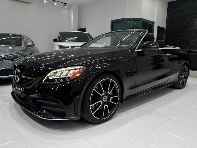 Подержанный Mercedes-Benz C-Class 300 IV (W205) Рестайлинг, 2.0 л, 2019 в Дубае от Quatro Motors Черный цвет.  | AUTO.AE
