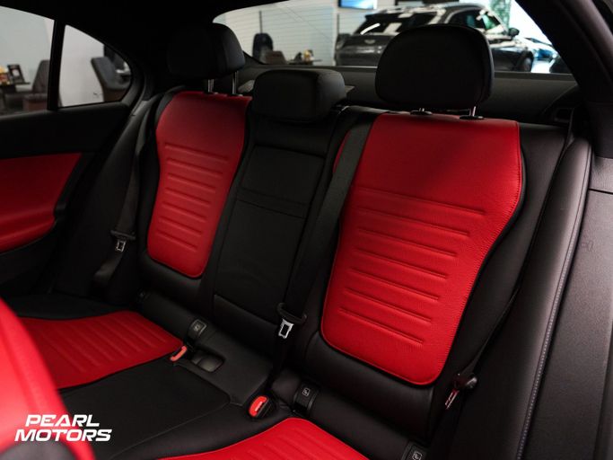 Новый Mercedes-Benz C-Class 300 V (W206), 2.0 л, 2022 в Дубае от Pearl Motors Черный цвет. Европейская | AUTO.AE