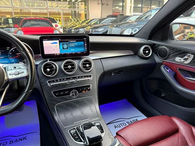 Подержанный Mercedes-Benz C-Class 200 IV (W205) Рестайлинг, 2.0 л, 2020 в Дубае от Auto Bank Motors Черный цвет. GCC | AUTO.AE