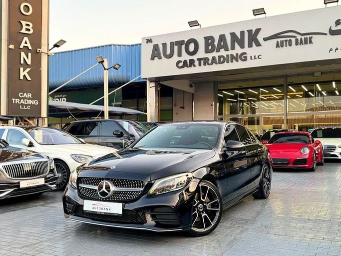 Подержанный Mercedes-Benz C-Class 200 IV (W205) Рестайлинг, 2.0 л, 2020 в Дубае от Auto Bank Motors Черный цвет. GCC | AUTO.AE