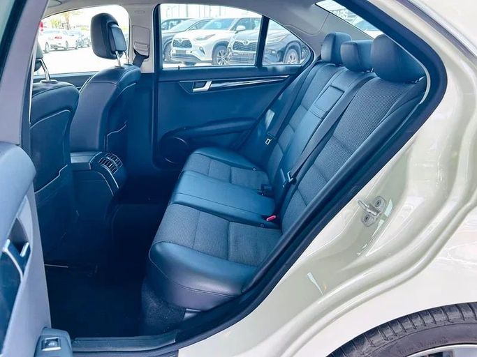 Used Mercedes-Benz C-Class 350 III (W204) Facelift, 3.5 l, 2012 in Dubai by Mirza Automobile FZE, White color. Japanese Specs | AUTO.AE