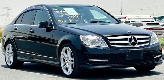 Подержанный Mercedes-Benz C-Class 300 III (W204), 3.5 л, 2010 в Дубае от Mirza Automobile FZE Черный цвет. Японская | AUTO.AE