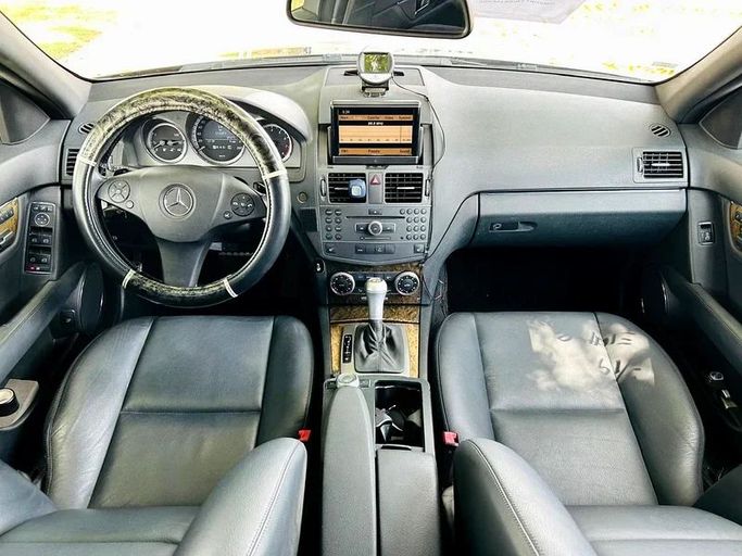 Подержанный Mercedes-Benz C-Class 300 III (W204), 3.5 л, 2010 в Дубае от Mirza Automobile FZE Черный цвет. Японская | AUTO.AE