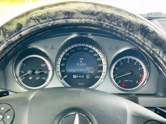 Подержанный Mercedes-Benz C-Class 300 III (W204), 3.5 л, 2010 в Дубае от Mirza Automobile FZE Черный цвет. Японская | AUTO.AE