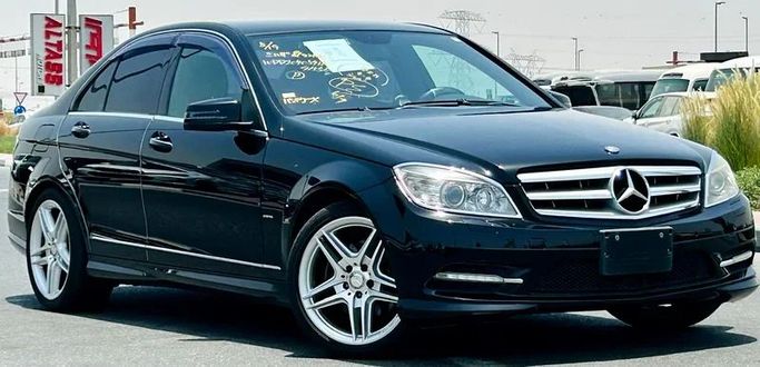 Подержанный Mercedes-Benz C-Class 300 III (W204), 3.5 л, 2010 в Дубае от Mirza Automobile FZE Черный цвет. Японская | AUTO.AE
