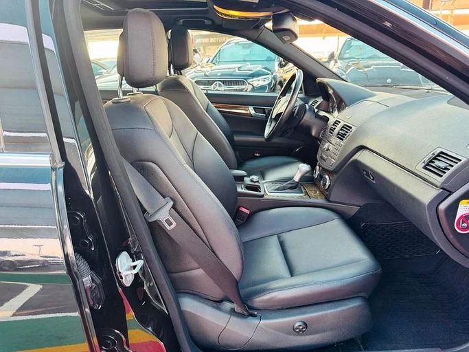 Подержанный Mercedes-Benz C-Class 300 III (W204), 3.5 л, 2010 в Дубае от Mirza Automobile FZE Черный цвет. Японская | AUTO.AE