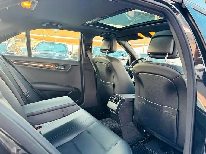 Подержанный Mercedes-Benz C-Class 300 III (W204), 3.5 л, 2010 в Дубае от Mirza Automobile FZE Черный цвет. Японская | AUTO.AE