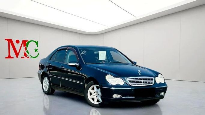 Подержанный Mercedes-Benz C-Class 200 II (W203), 1.8 л, 2002 в Дубае от Mirza Automobile FZE Черный цвет. Японская | AUTO.AE