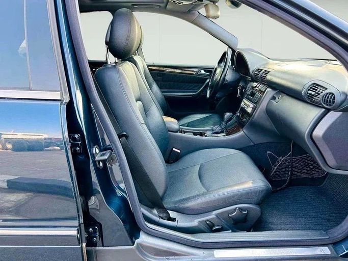 Подержанный Mercedes-Benz C-Class 200 II (W203), 1.8 л, 2002 в Дубае от Mirza Automobile FZE Черный цвет. Японская | AUTO.AE