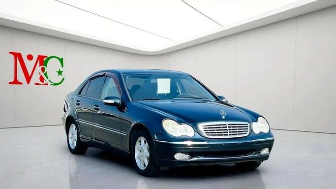 Подержанный Mercedes-Benz C-Class 200 II (W203), 1.8 л, 2002 в Дубае от Mirza Automobile FZE Черный цвет. Японская | AUTO.AE