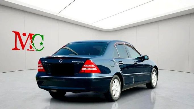 Подержанный Mercedes-Benz C-Class 200 II (W203), 1.8 л, 2002 в Дубае от Mirza Automobile FZE Черный цвет. Японская | AUTO.AE