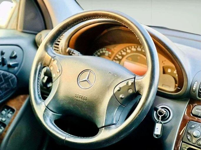 Подержанный Mercedes-Benz C-Class 240 II (W203), 2.6 л, 2002 в Дубае от Mirza Automobile FZE Черный цвет. Японская | AUTO.AE