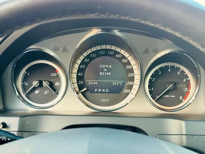 Подержанный Mercedes-Benz C-Class 300 III (W204), 3.5 л, 2010 в Дубае от Mirza Automobile FZE Черный цвет. Японская | AUTO.AE