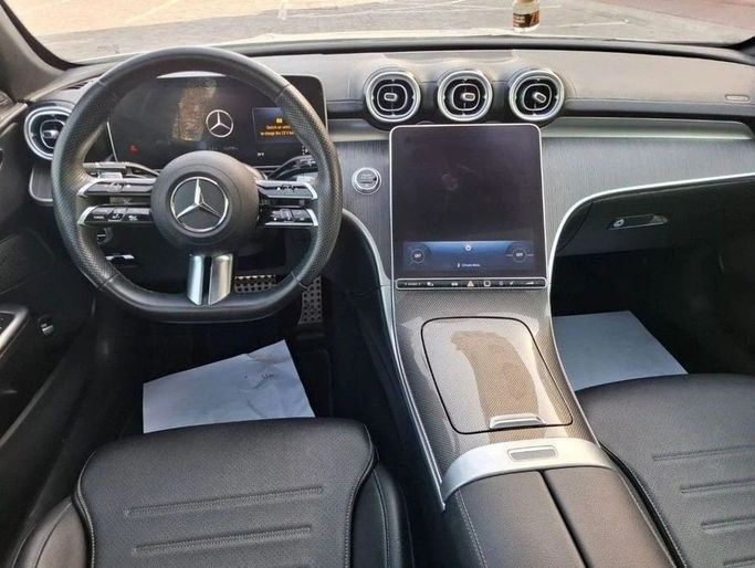 Подержанный Mercedes-Benz C-Class 300 V (W206), 2.0 л, 2023 в Дубае от Barkat Alrahmen Motors Белый цвет. Американская | AUTO.AE