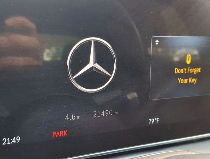 Подержанный Mercedes-Benz C-Class 300 V (W206), 2.0 л, 2023 в Дубае от Barkat Alrahmen Motors Белый цвет. Американская | AUTO.AE
