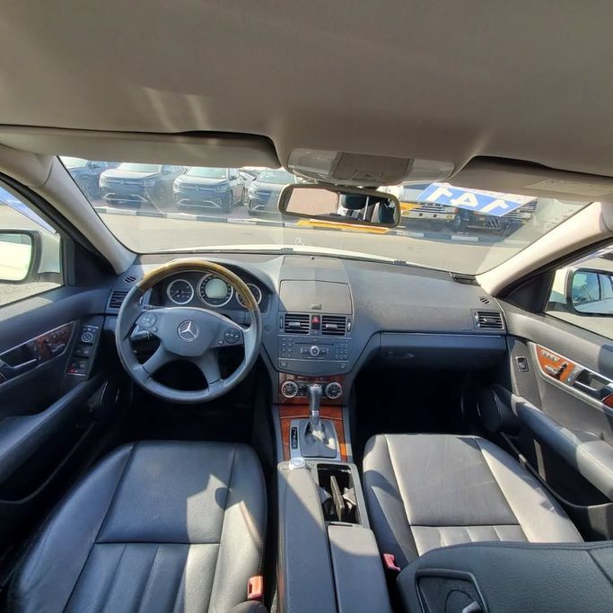 Подержанный Mercedes-Benz C-Class 250 III (W204), 2.5 л, 2007 в Дубае от Japan Motors Белый цвет. Японская | AUTO.AE