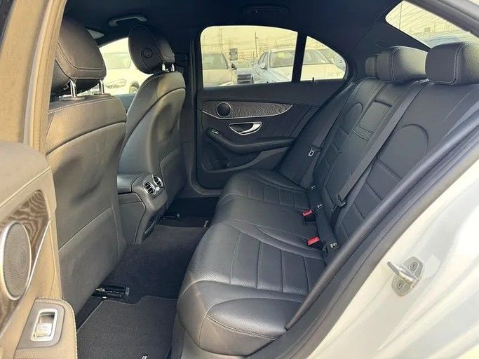Подержанный Mercedes-Benz C-Class 200 IV (W205), 2.0 л, 2016 в Дубае от Best Car Белый цвет. Японская | AUTO.AE