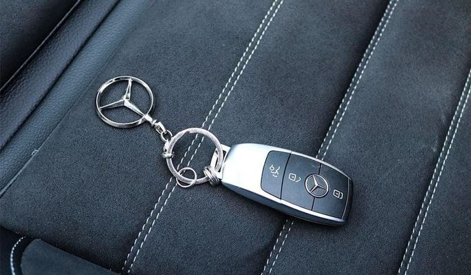 Подержанный Mercedes-Benz C-Class 200 IV (W205) Рестайлинг, 1.5 л, 2023 в Дубае от Segrex Auto Серый цвет. Европейская | AUTO.AE