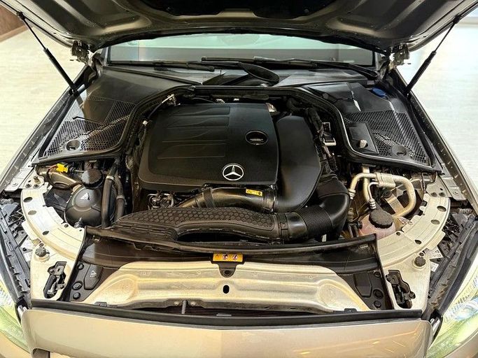 Подержанный Mercedes-Benz C-Class 200 IV (W205) Рестайлинг, 1.5 л, 2020 в Дубае от Empire Motors Золотистый цвет. Other | AUTO.AE