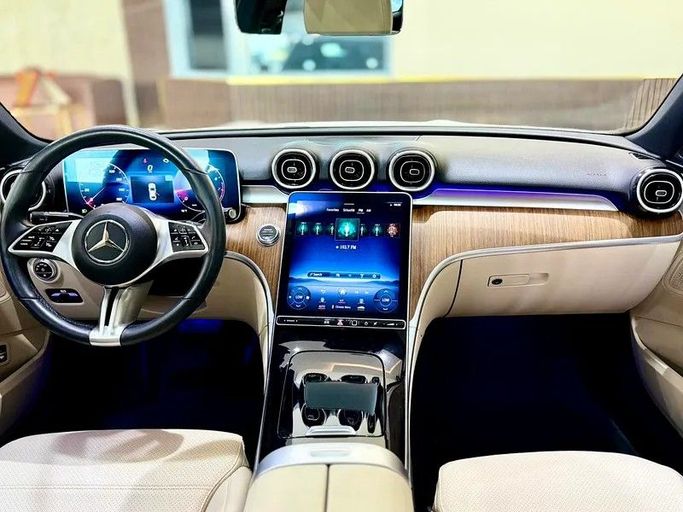Подержанный Mercedes-Benz C-Class 300 V (W206), 2.0 л, 2023 в Дубае от Empire Motors Белый цвет. Американская | AUTO.AE