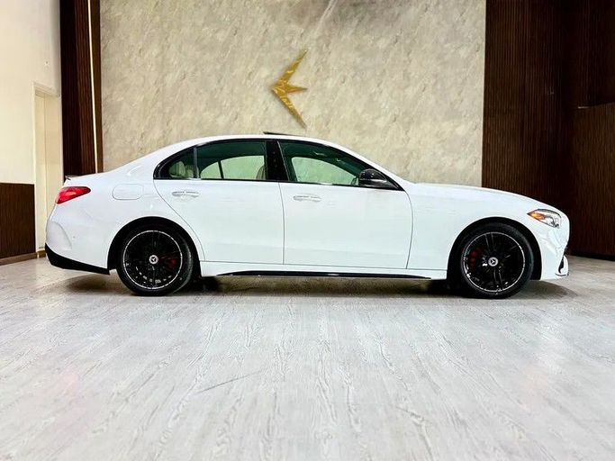 Подержанный Mercedes-Benz C-Class 300 V (W206), 2.0 л, 2023 в Дубае от Empire Motors Белый цвет. Американская | AUTO.AE