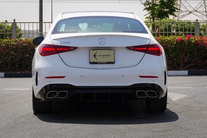 Подержанный Mercedes-Benz C-Class 300 V (W206), 2.0 л, 2025 в Дубае от Empire Motors Белый цвет. Американская | AUTO.AE
