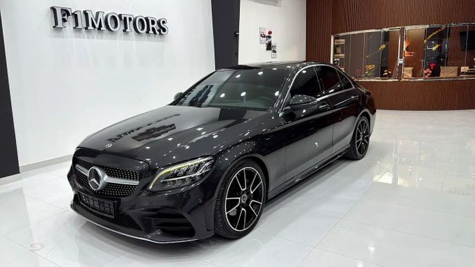 مستعملة Mercedes-Benz C-Class 200 عملية شد الوجه IV (W205), 1.5 l, 2020 في في دبي من F1 Motors، اللون أسود. مواصفات الخليج | AUTO.AE