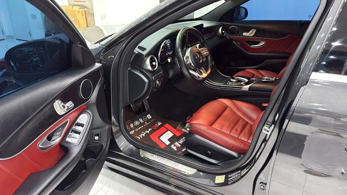 مستعملة Mercedes-Benz C-Class 200 عملية شد الوجه IV (W205), 1.5 l, 2020 في في دبي من F1 Motors، اللون أسود. مواصفات الخليج | AUTO.AE