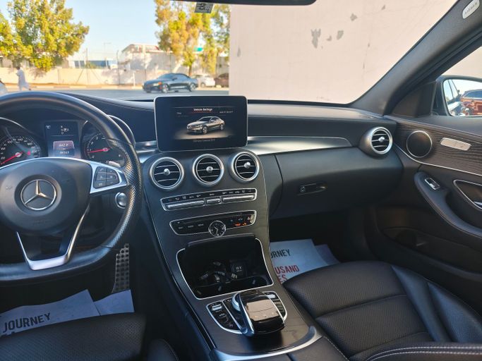 مستعملة Mercedes-Benz C-Class 200 IV (W205), 2.0 l, 2016 في في دبي، اللون أسود. المواصفات اليابانية | AUTO.AE