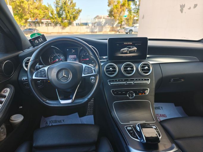 مستعملة Mercedes-Benz C-Class 200 IV (W205), 2.0 l, 2016 في في دبي، اللون أسود. المواصفات اليابانية | AUTO.AE
