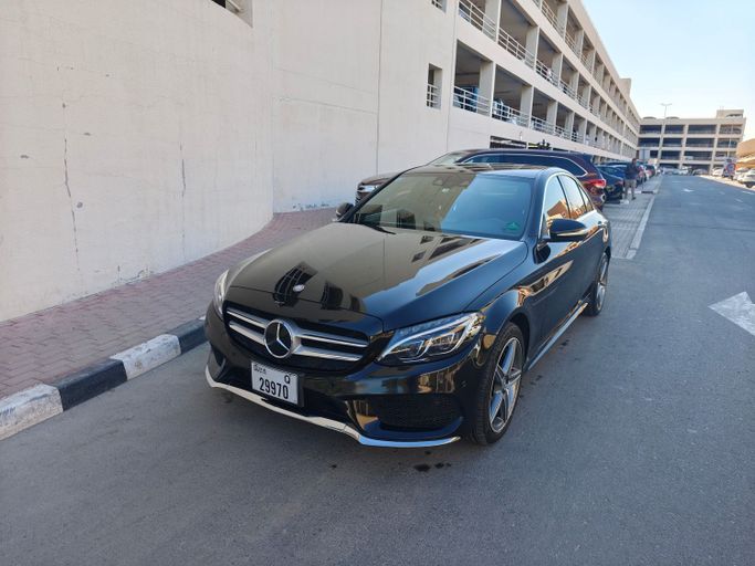 مستعملة Mercedes-Benz C-Class 200 IV (W205), 2.0 l, 2016 في في دبي، اللون أسود. المواصفات اليابانية | AUTO.AE