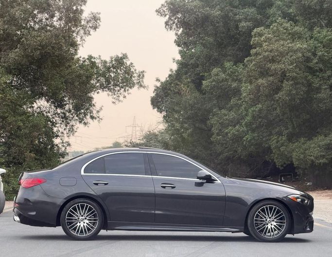 Подержанный Mercedes-Benz C-Class 300 V (W206), 2.0 л, 2024 в Дубае от Prestige Motos (SHJ) Серый цвет. Американская | AUTO.AE