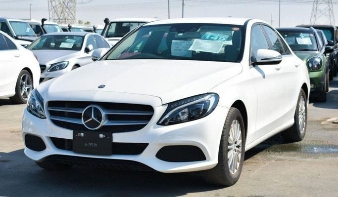 Подержанный Mercedes-Benz C-Class 180 IV (W205), 1.6 л, 2017 в Дубае от Central Motors Белый цвет.  | AUTO.AE