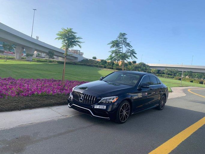 Подержанный Mercedes-Benz C-Class 260 L V (W206), 1.5 л, 2021 в Дубае Синий цвет. Американская | AUTO.AE