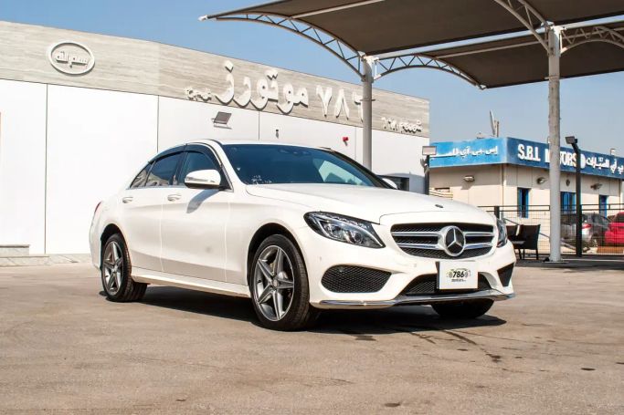 Подержанный Mercedes-Benz C-Class 200 IV (W205), 2.0 л, 2016 в Дубае от 786 MOTORS FZCO Белый цвет. Японская | AUTO.AE