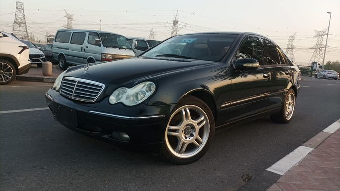مستعملة Mercedes-Benz C-Class 240 II (W203), 2.6 l, 2001 في في دبي من GINZA MOTORS (Sh No. 110)، اللون أسود. المواصفات اليابانية | AUTO.AE | إعلان #259554