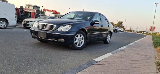 مستعملة Mercedes-Benz C-Class 200 II (W203), 2.0 l, 2001 في في دبي من GINZA MOTORS (Sh No. 110)، اللون أسود. المواصفات اليابانية | AUTO.AE | إعلان #259555
