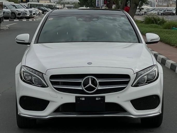 مستعملة Mercedes-Benz C-Class 200 IV (W205), 2.0 l, 2016 في في دبي من Japan Motors، اللون أبيض. المواصفات اليابانية | AUTO.AE | إعلان #262193