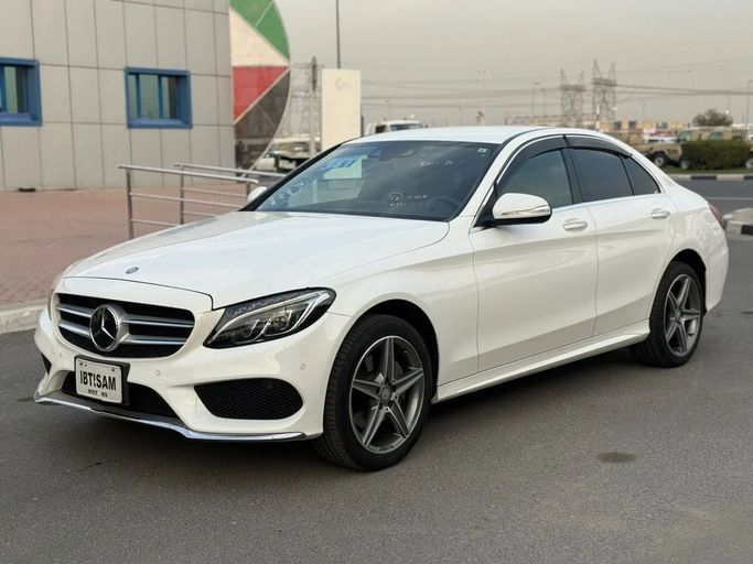 مستعملة Mercedes-Benz C-Class 200 IV (W205), 2.0 l, 2015 في في الإمارات, دبي من Ibitisam Motors FZCO، اللون أبيض. المواصفات اليابانية | AUTO.AE | إعلان #275890
