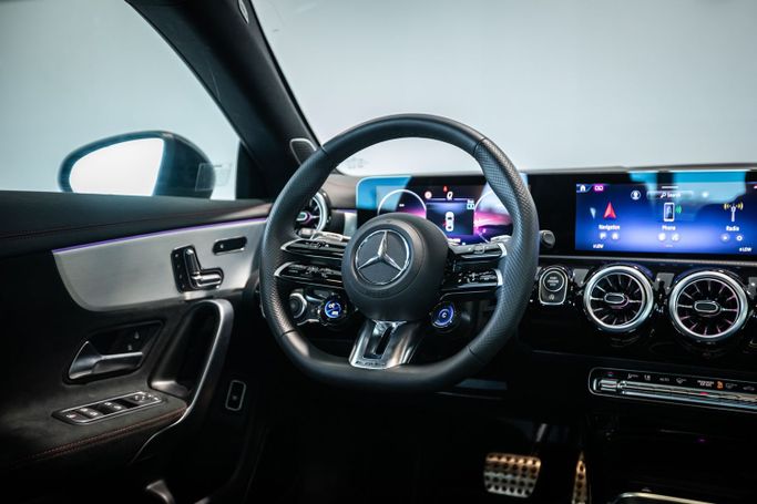 Подержанный Mercedes-Benz CLA AMG 35 AMG II (C118, X118) Рестайлинг, 2.0 л, 2025 в Дубае от C7 Motors Серебристый цвет.  | AUTO.AE