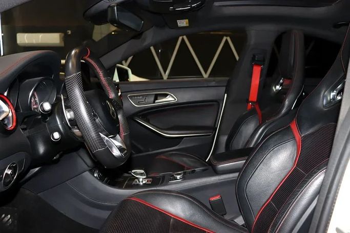 Подержанный Mercedes-Benz CLA AMG 45 AMG I (C117, X117), 2.0 л, 2015 в Дубае от Billionaire Motors Белый цвет. GCC | AUTO.AE