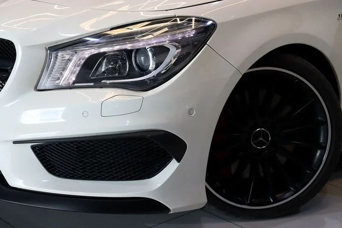 Подержанный Mercedes-Benz CLA AMG 45 AMG I (C117, X117), 2.0 л, 2015 в Дубае от Billionaire Motors Белый цвет. GCC | AUTO.AE