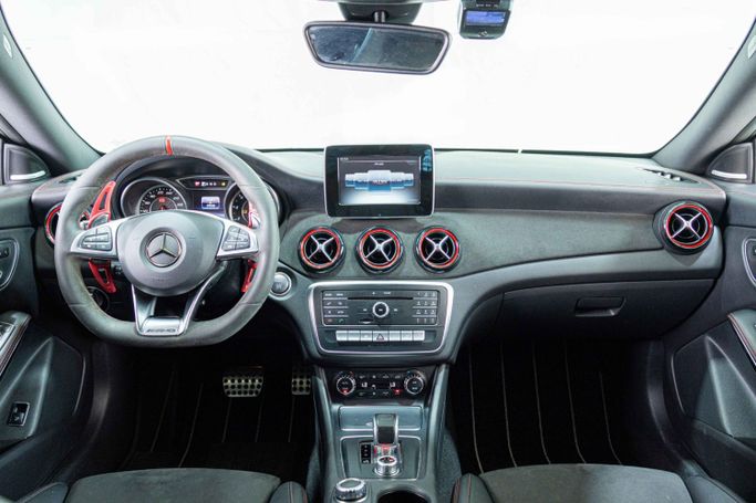 Подержанный Mercedes-Benz CLA AMG 45 AMG I (C117, X117) Рестайлинг, 2.0 л, 2018 в Дубае от The Car Superstore Белый цвет. Other | AUTO.AE