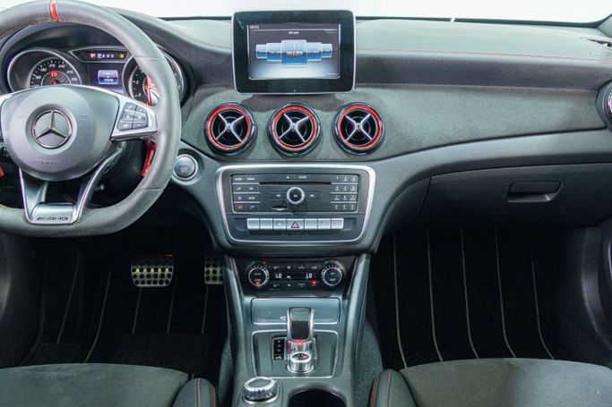 Подержанный Mercedes-Benz CLA AMG 45 AMG I (C117, X117) Рестайлинг, 2.0 л, 2018 в Дубае от The Car Superstore Белый цвет. Other | AUTO.AE